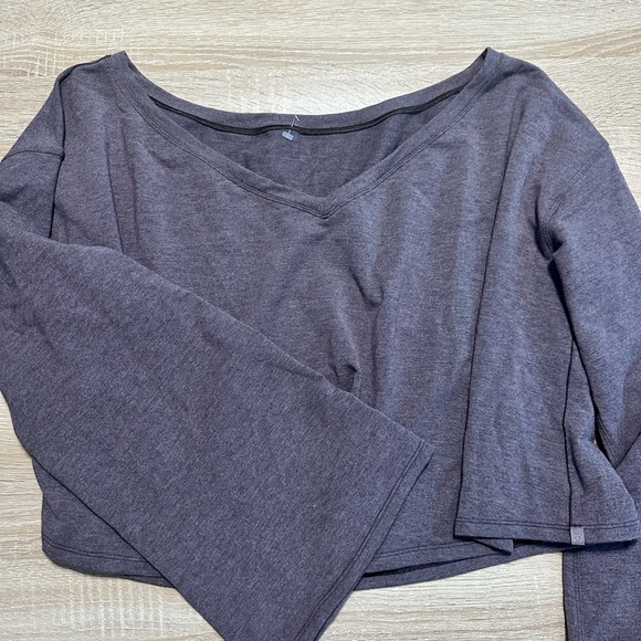 Lululemon long sleeve - Picture 1 of 3